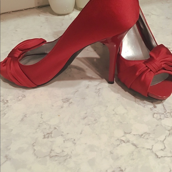 Guess Satin Bow Peep stilettos - Picture 2 of 5